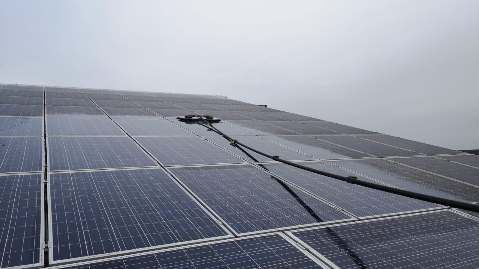 Pranje solarnih panela elektrane od 200 kWp u Čemincu