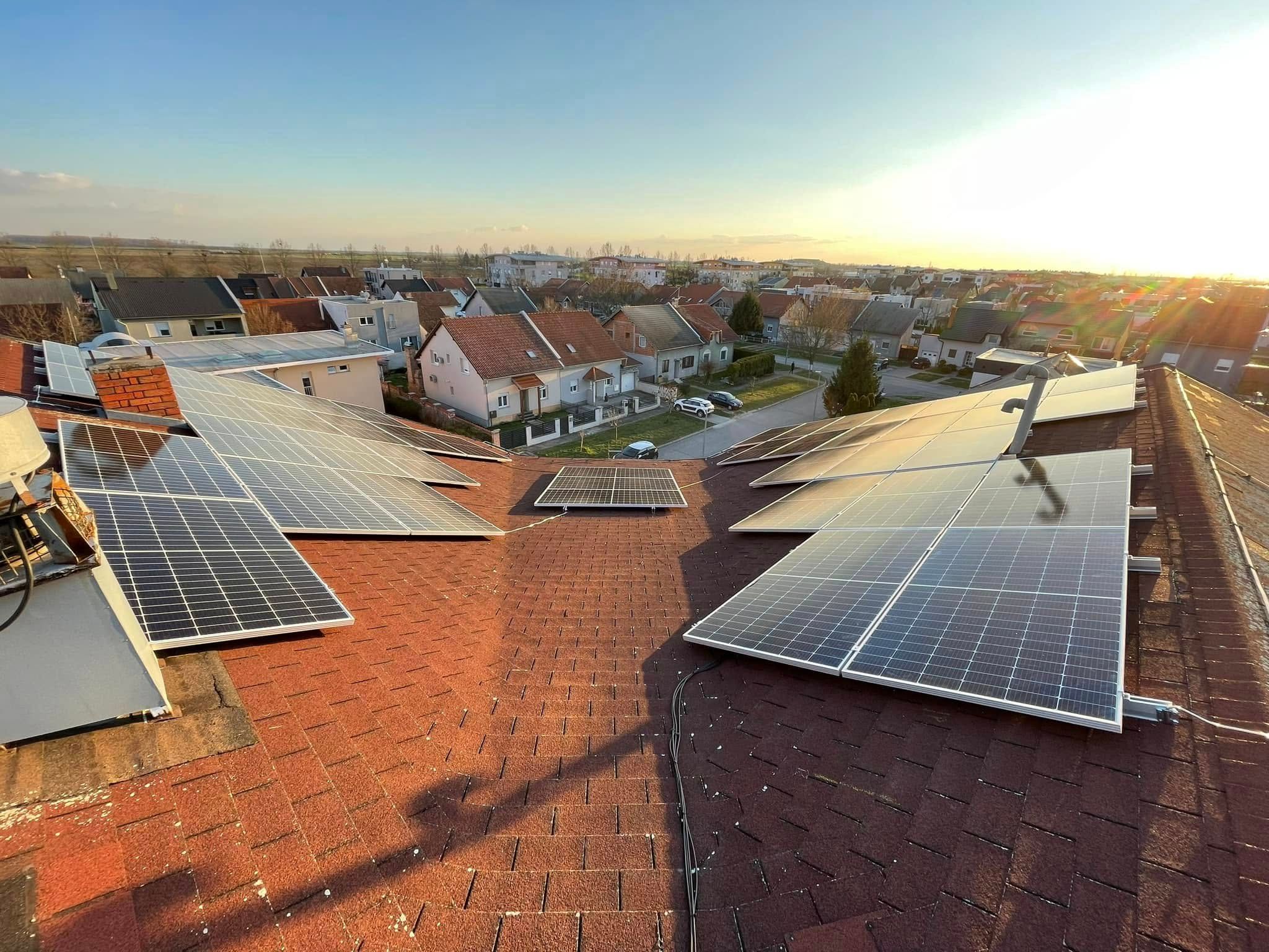 Solarna elektrana Ninetech od 37 kWp na krovu obiteljske kuće u Osijeku, u zalasku sunca